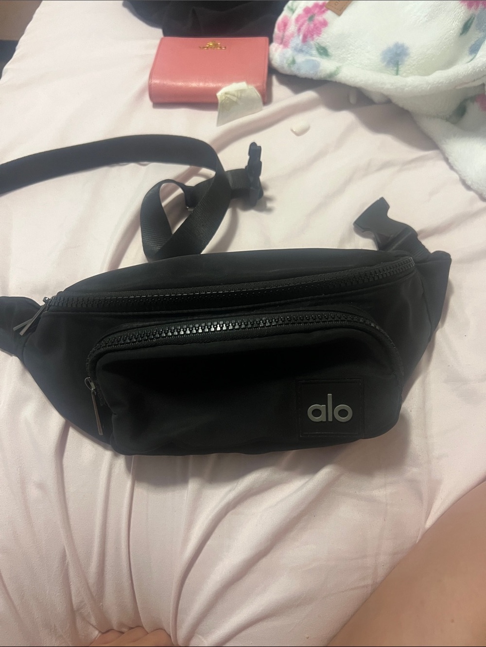 ALO yoga Fanny Pack 3 zippers